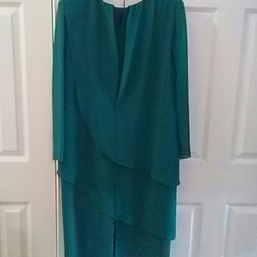 Dress - Picture 3 of 4